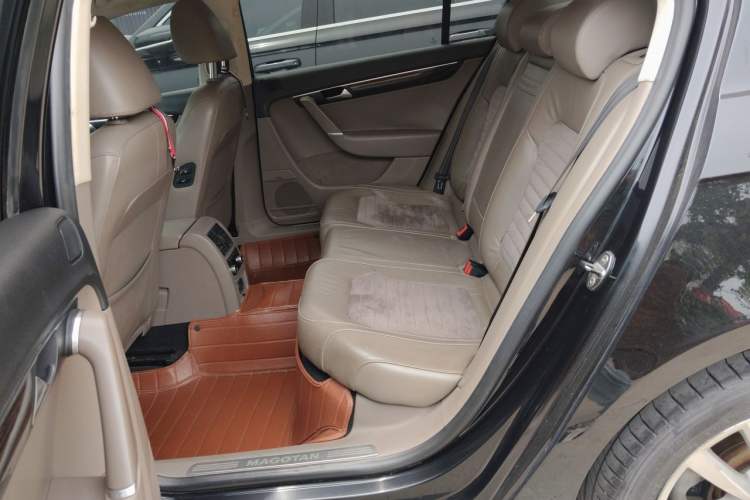 Used Volkswagen Magotan 2012 2.0 TSI Prestige Edition Left Rear Seat