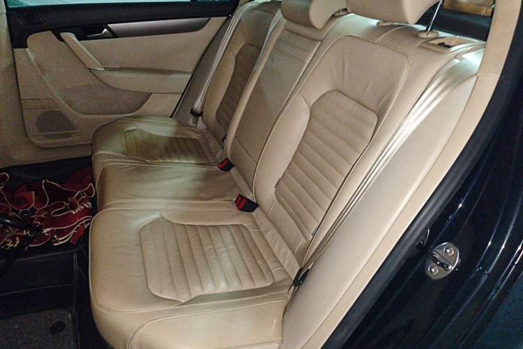 Used Volkswagen Magotan 2012 Revised Version 1.8TSI Leading Edition Left Rear Seat