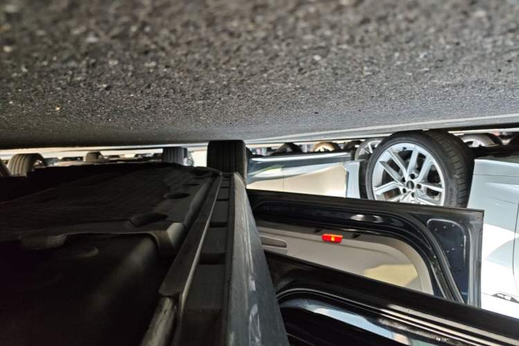 Used Volkswagen Magotan 2012 2.0 TSI Ultimate Edition Left Side Sill