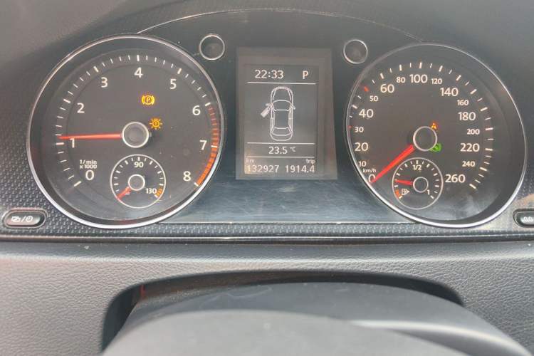 Used Volkswagen Magotan 2012 Revised Version 2.0 TSI Luxury Edition Odometer Close Up