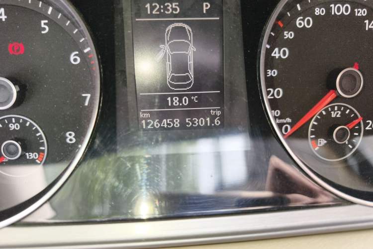 Used Volkswagen Magotan 2012 Revised Version 1.8TSI Leading Edition Odometer Close Up