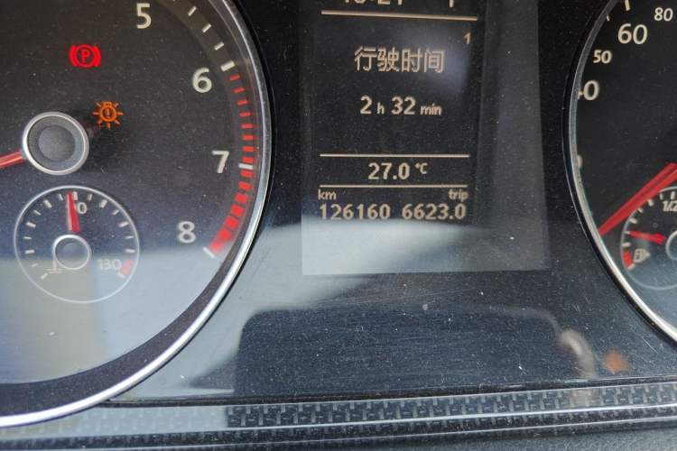 Used Volkswagen Magotan 2012 1.8TSI Luxury Model Odometer Close Up