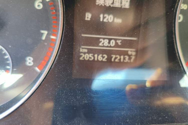 Used Volkswagen Magotan 2012 Revised Version 1.8TSI Leading Edition Odometer Close Up