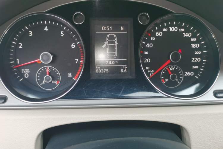 Used Volkswagen Magotan 2012 Revised Version 1.8TSI Leading Edition Odometer Close Up
