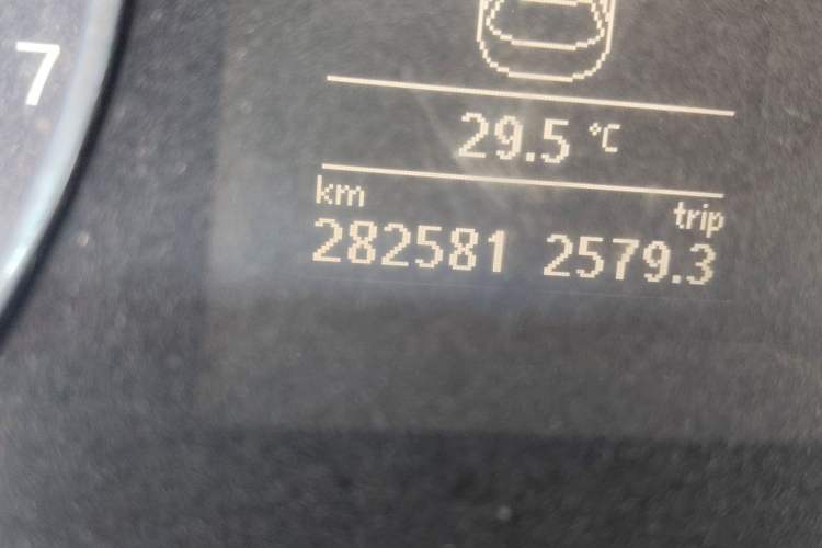 Used Volkswagen Magotan 2012 Revised Version 1.8TSI Leading Edition Odometer Close Up