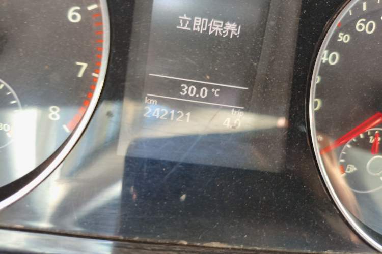 Used Volkswagen Magotan 2012 Facelift 1.8TSI Prestige Model Odometer Close Up