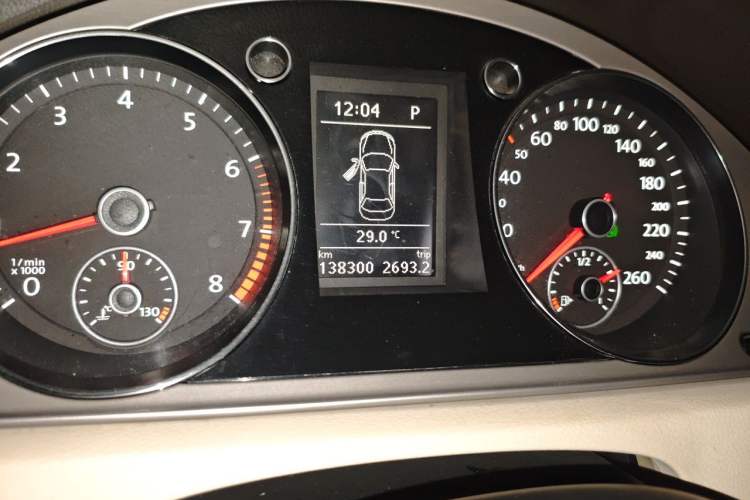 Used Volkswagen Magotan 2012 Revised Version 1.8TSI Leading Edition Odometer Close Up