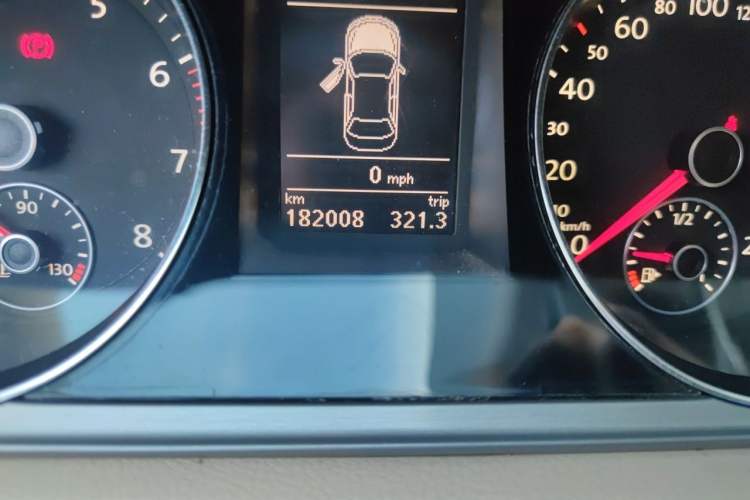 Used Volkswagen Magotan 2012 1.4TSI Comfort Edition Odometer Close Up