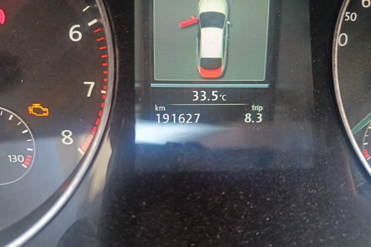 Used Volkswagen Magotan 2012 1.8TSI Prestige Model Odometer Close Up