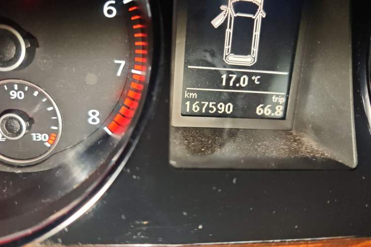 Used Volkswagen Magotan 2012 Travel Edition 2.0 TSI Comfort Version Odometer Close Up