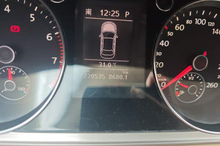 Used Volkswagen Magotan 2012 Revised Version 1.8TSI Leading Edition Odometer Close Up