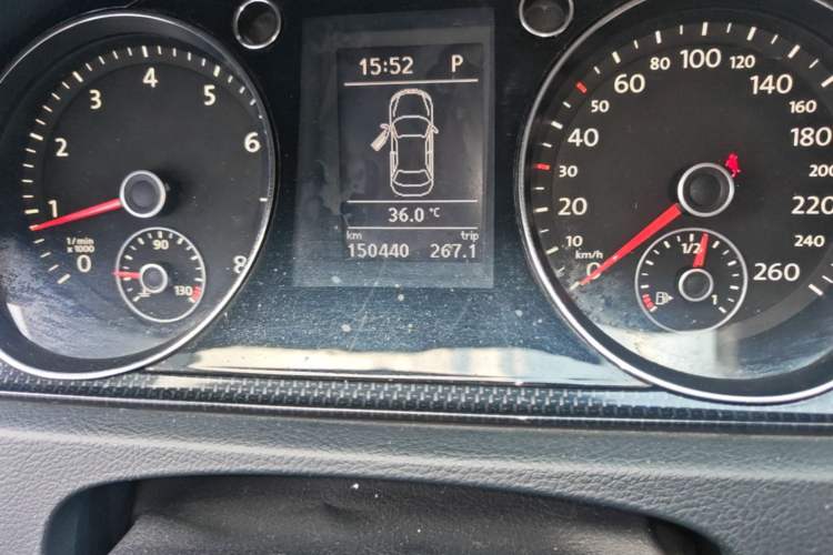 Used Volkswagen Magotan 2012 1.8TSI Luxury Model Odometer Close Up