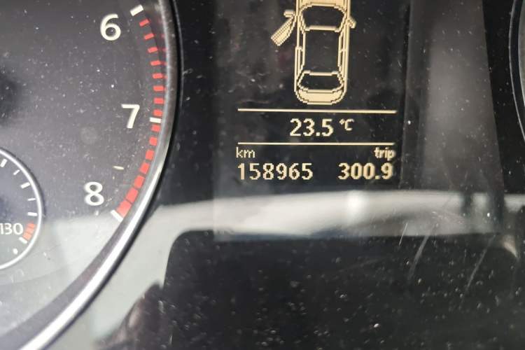 Used Volkswagen Magotan 2012 1.8TSI Prestige Model Odometer Close Up
