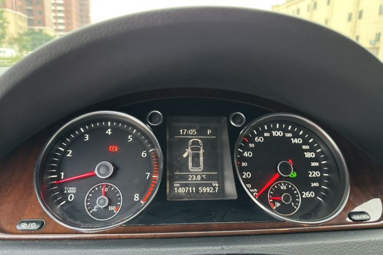 Used Volkswagen Magotan 2012 Travel Edition 2.0 TSI Comfort Version Odometer Close Up
