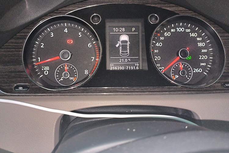 Used Volkswagen Magotan 2012 2.0 TSI Prestige Edition Odometer Close Up