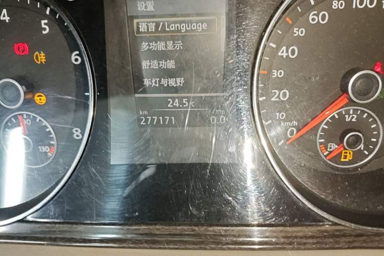 Used Volkswagen Magotan 2012 Revised Version 2.0 TSI Supreme Edition Odometer Close Up