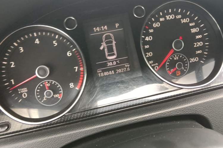 Used Volkswagen Magotan 2012 Revised 1.8TSI Luxury Version Odometer Close Up