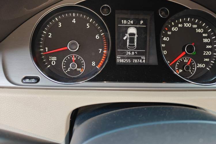 Used Volkswagen Magotan 2012 1.8TSI Luxury Model Odometer Close Up