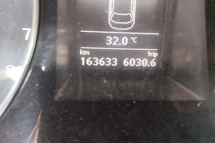 Used Volkswagen Magotan 2012 Revised Version 1.8TSI Leading Edition Odometer Close Up