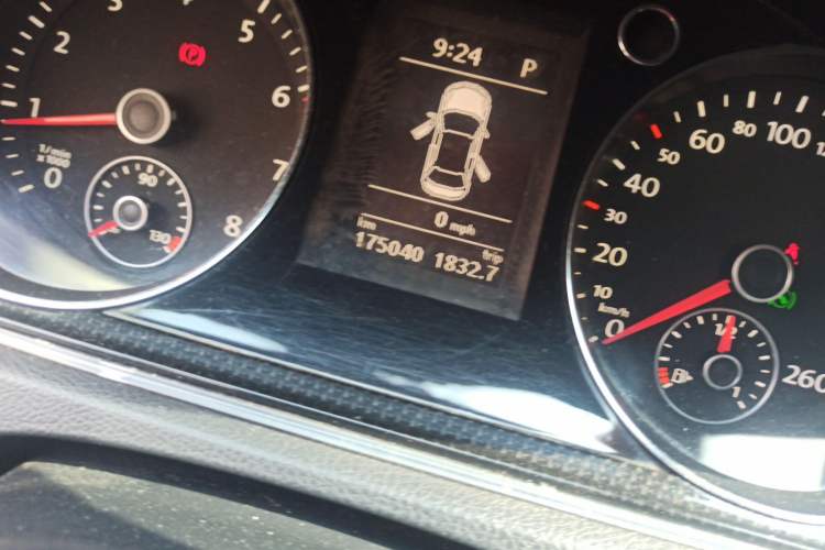 Used Volkswagen Magotan 2012 Revised Version 2.0 TSI Luxury Edition Odometer Close Up