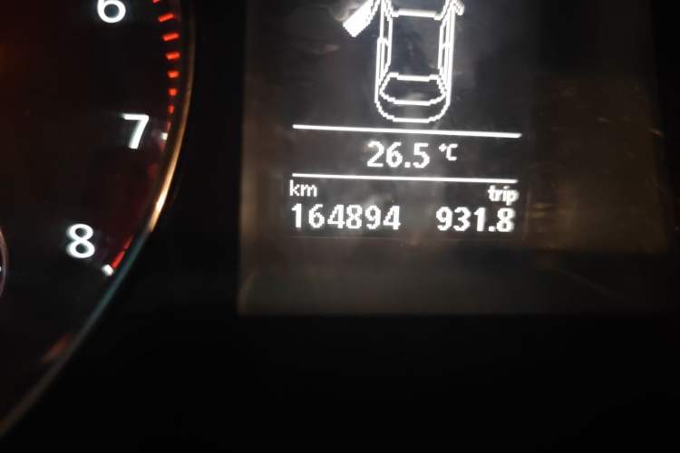 Used Volkswagen Magotan 2012 1.8TSI Comfort Model Odometer Close Up