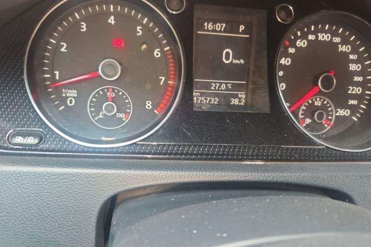 Used Volkswagen Magotan 2012 Revised 1.4 TSI Luxury Version Odometer Close Up
