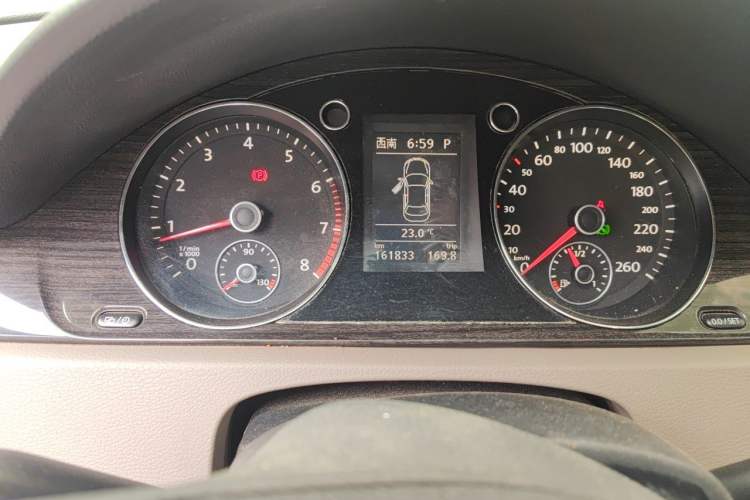 Used Volkswagen Magotan 2012 Facelift 1.8TSI Prestige Model Odometer Close Up