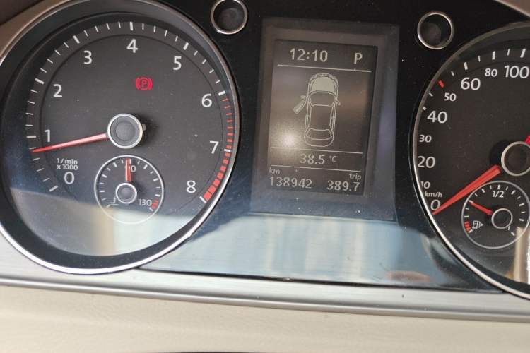 Used Volkswagen Magotan 2012 Revised Version 1.8TSI Leading Edition Odometer Close Up