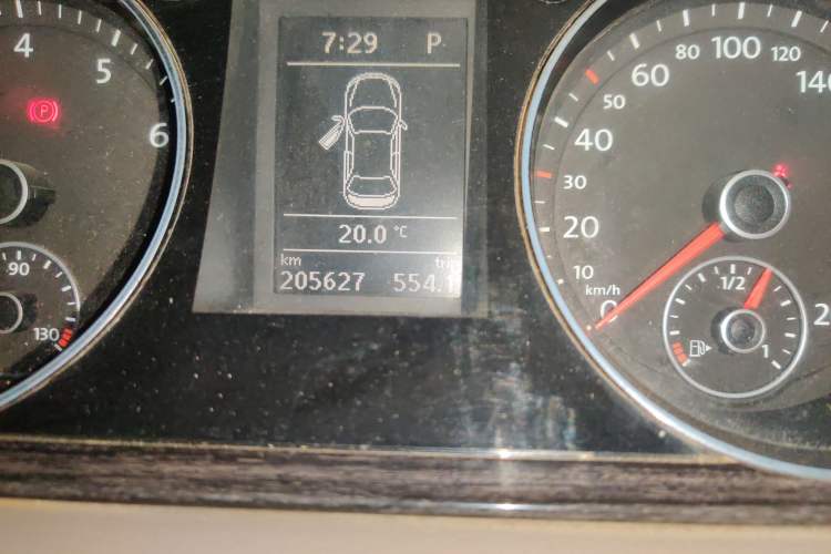 Used Volkswagen Magotan 2012 Facelift 1.8TSI Prestige Model Odometer Close Up