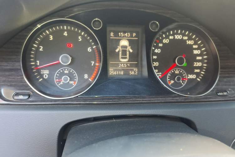 Used Volkswagen Magotan 2012 Facelift 1.8TSI Prestige Model Odometer Close Up