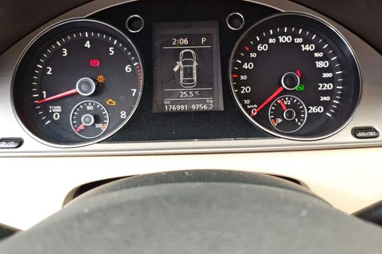 Used Volkswagen Magotan 2012 Revised Version 1.8TSI Leading Edition Odometer Close Up