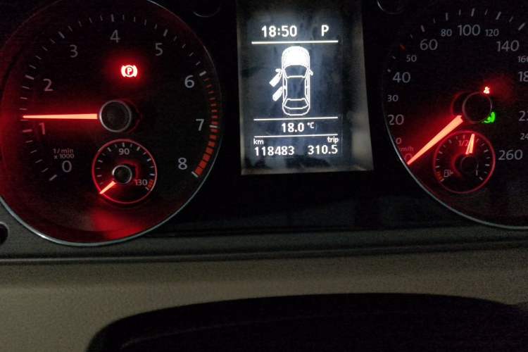 Used Volkswagen Magotan 2012 Revised Version 1.8TSI Leading Edition Odometer Close Up