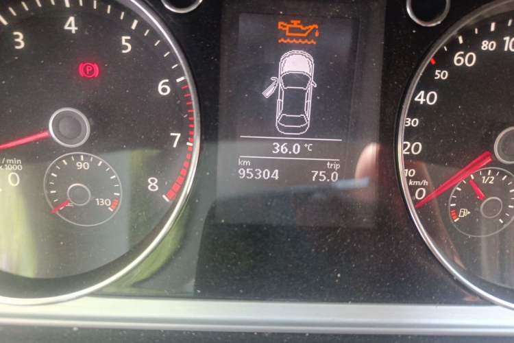 Used Volkswagen Magotan 2012 Revised Version 1.8TSI Leading Edition Odometer Close Up