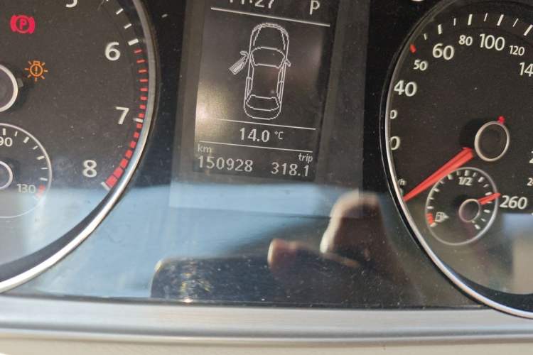 Used Volkswagen Magotan 2012 Revised Version 1.8TSI Leading Edition Odometer Close Up