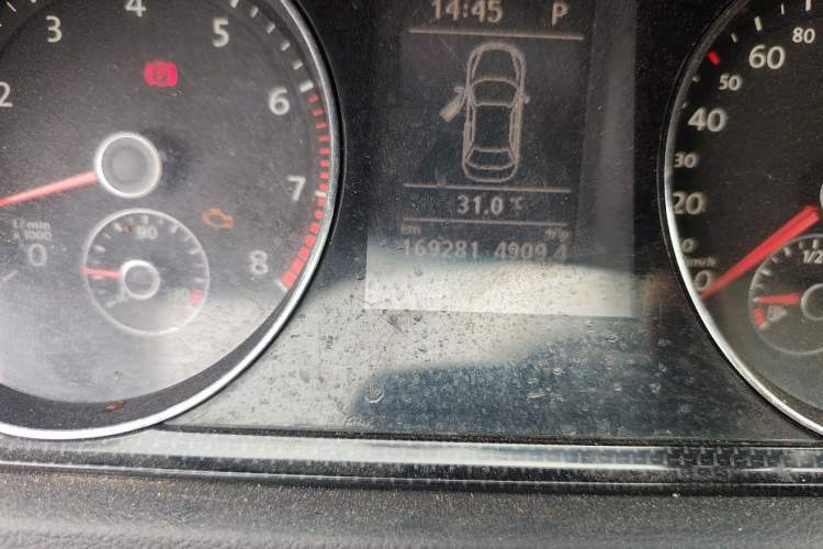 Used Volkswagen Magotan 2012 Revised Version 1.8TSI Leading Edition Odometer Close Up