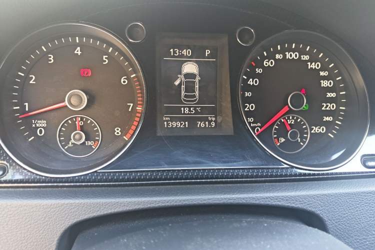 Used Volkswagen Magotan 2012 Revised Version 2.0 TSI Luxury Edition Odometer Close Up