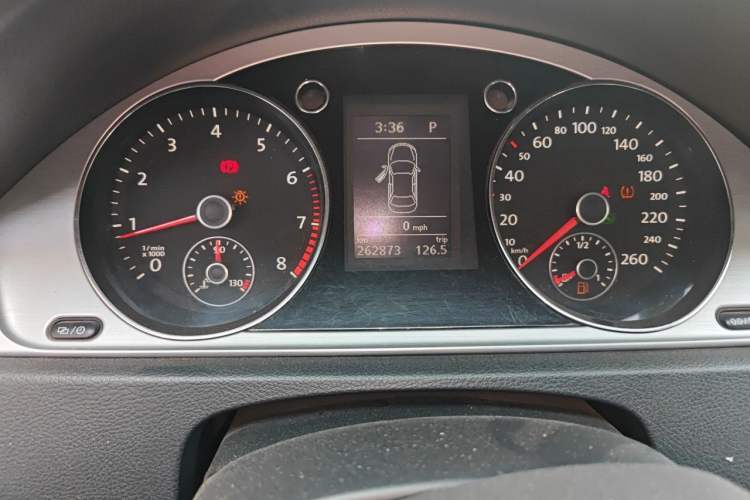 Used Volkswagen Magotan 2012 Revised Version 1.8TSI Leading Edition Odometer Close Up