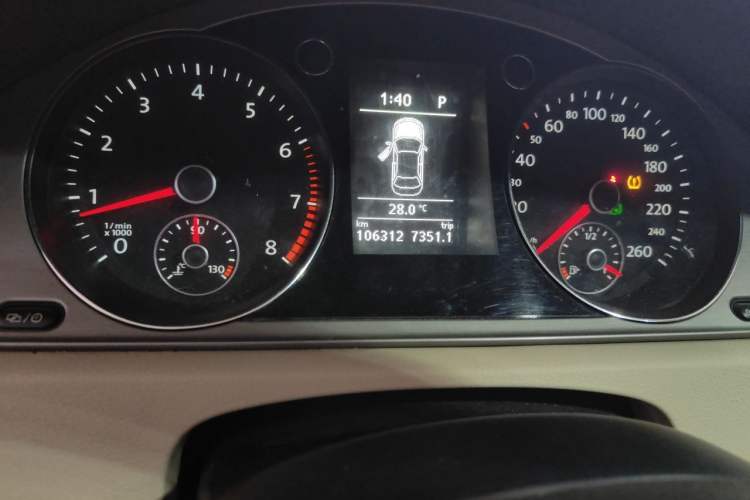 Used Volkswagen Magotan 2012 Revised Version 1.8TSI Leading Edition Odometer Close Up