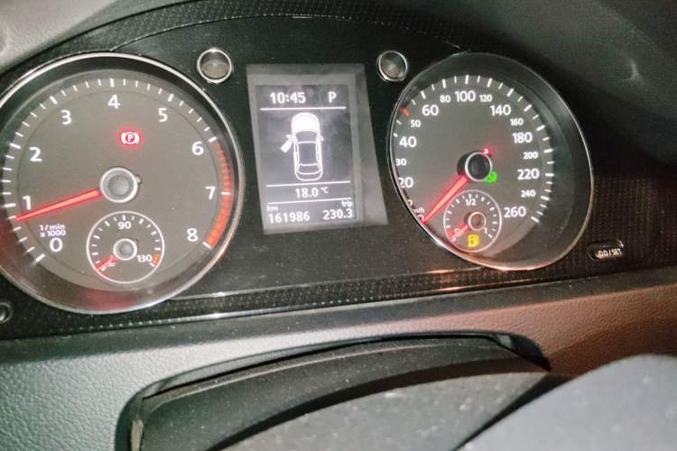 Used Volkswagen Magotan 2012 1.8TSI Luxury Model Odometer Close Up