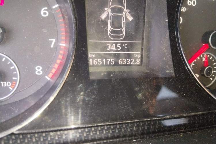 Used Volkswagen Magotan 2012 Revised Version 2.0 TSI Luxury Edition Odometer Close Up