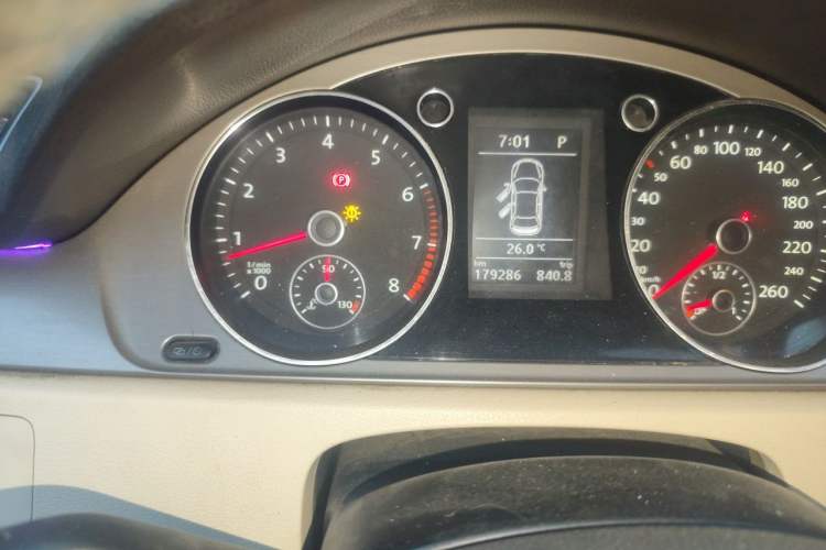 Used Volkswagen Magotan 2012 1.4TSI Comfort Edition Odometer Close Up