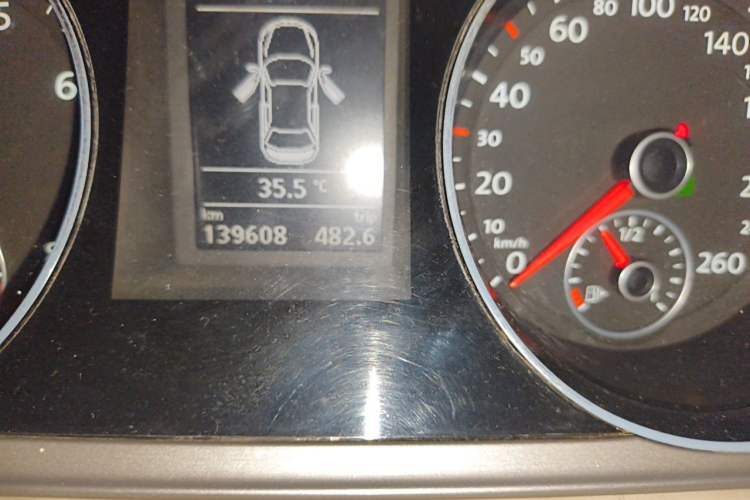 Used Volkswagen Magotan 2012 Revised Version 1.8TSI Leading Edition Odometer Close Up