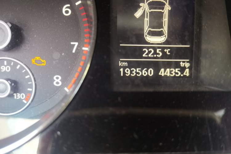 Used Volkswagen Magotan 2012 1.8TSI Luxury Model Odometer Close Up