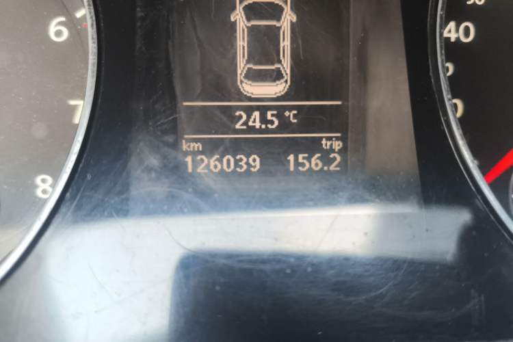 Used Volkswagen Magotan 2012 2.0 TSI Prestige Edition Odometer Close Up