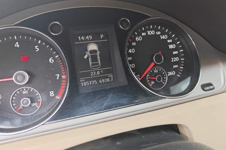 Used Volkswagen Magotan 2012 Revised Version 1.8TSI Leading Edition Odometer Close Up