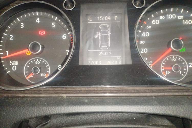 Used Volkswagen Magotan 2012 1.8TSI Prestige Model Odometer Close Up