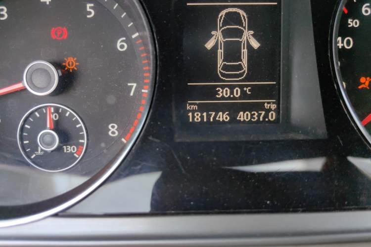 Used Volkswagen Magotan 2012 Revised Version 1.8TSI Leading Edition Odometer Close Up