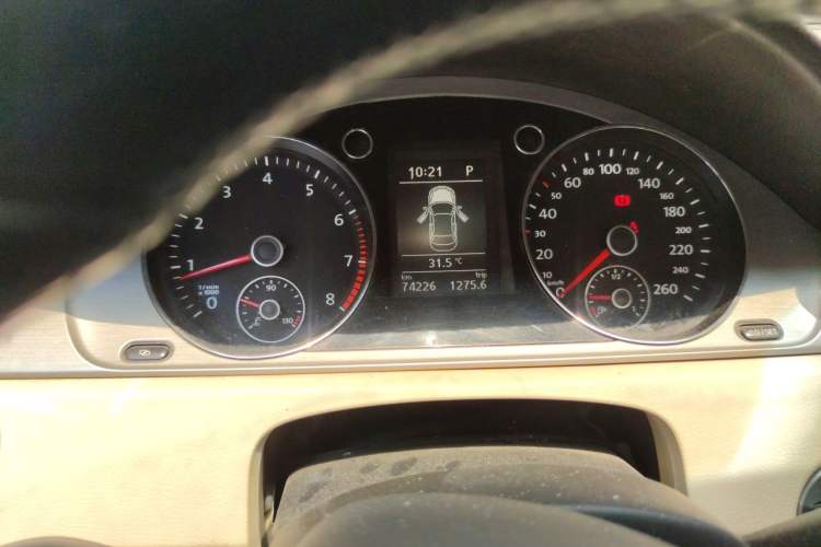 Used Volkswagen Magotan 2012 1.8TSI Luxury Model Odometer Close Up