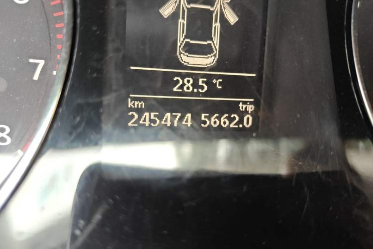 Used Volkswagen Magotan 2012 Revised 1.8TSI Luxury Version Odometer Close Up