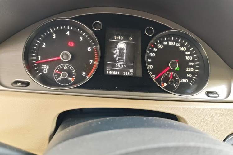 Used Volkswagen Magotan 2012 Revised Version 1.8TSI Leading Edition Odometer Close Up
